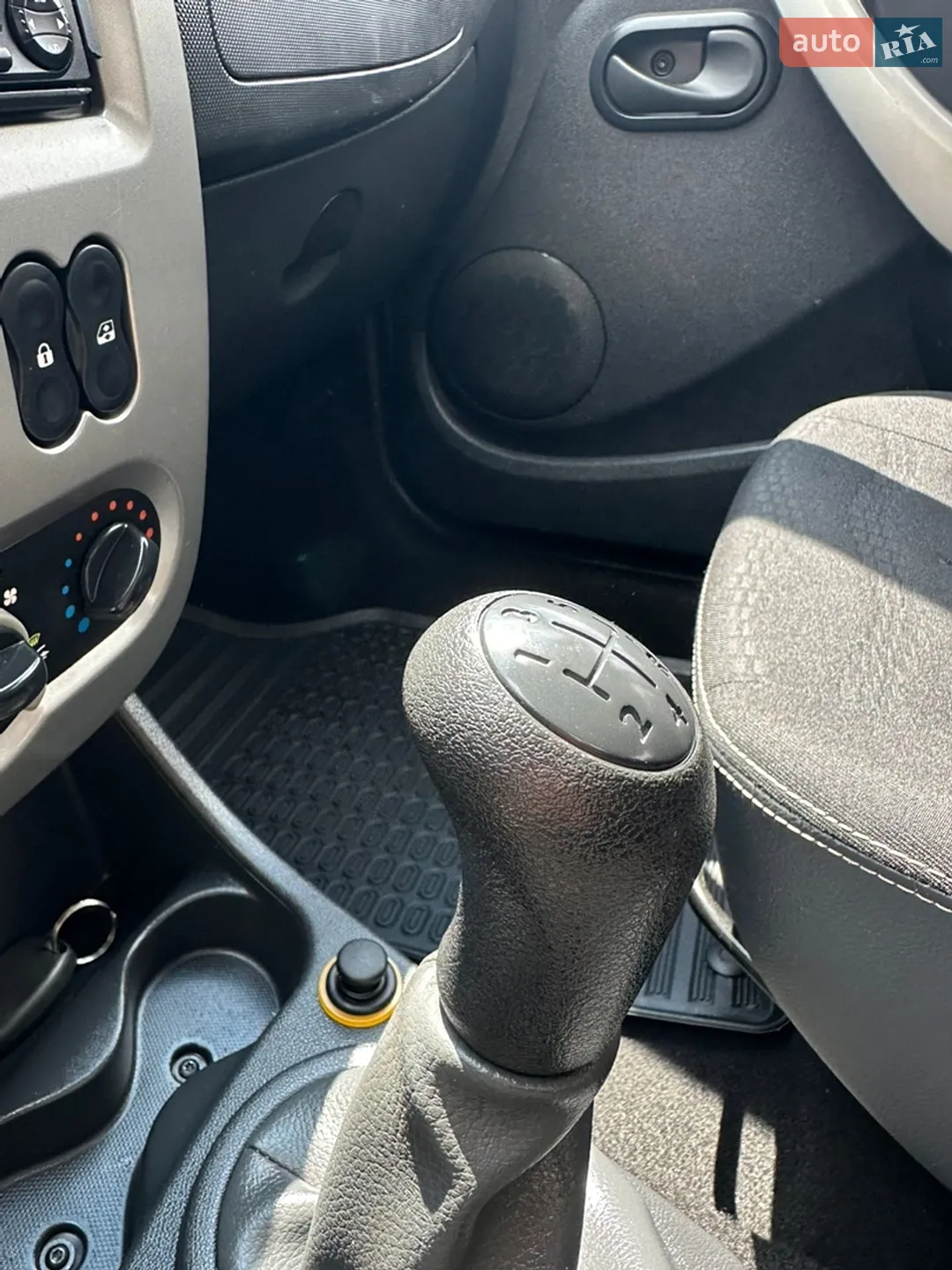 2010 Dacia Sandero - мініатюра 21
