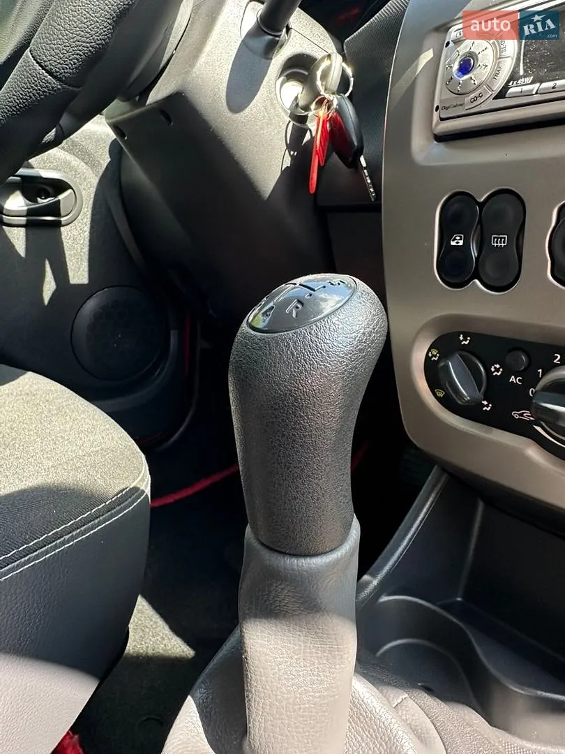 2011 Dacia Sandero - мініатюра 18