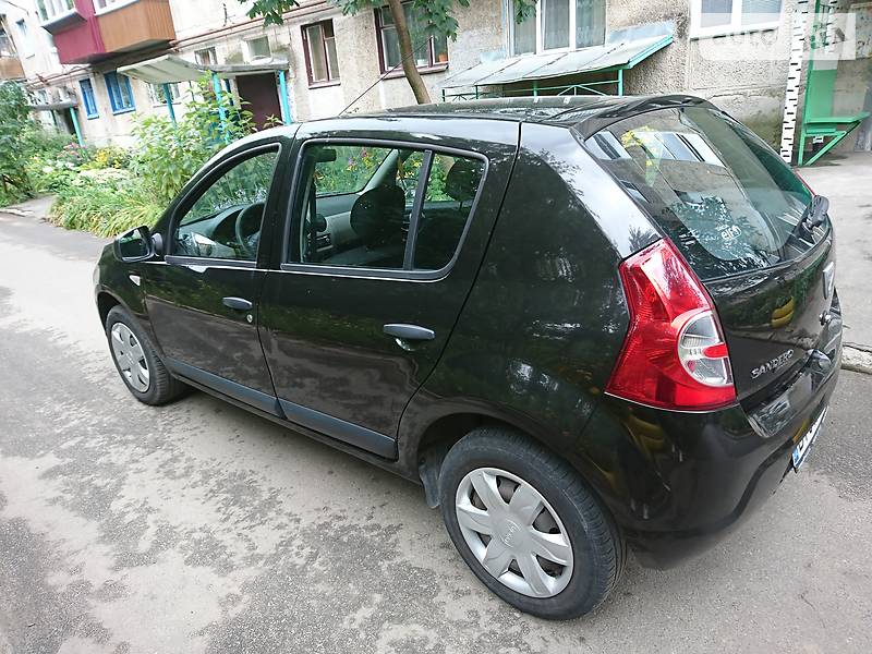 Хетчбек Dacia Sandero 2010 в Полтаві