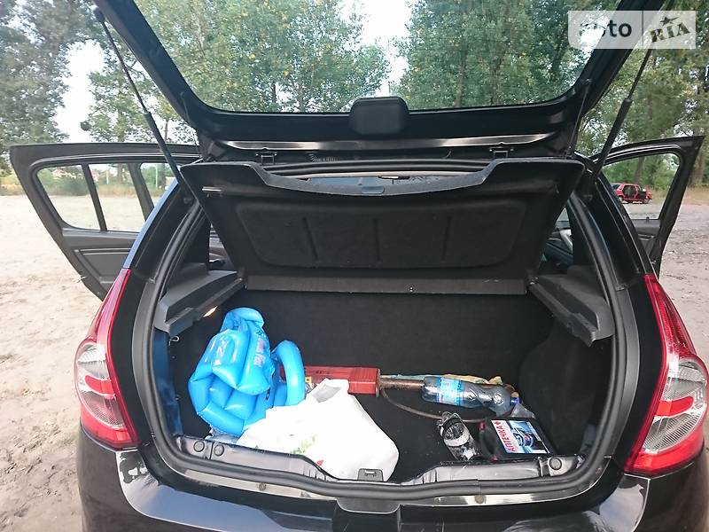 Хетчбек Dacia Sandero 2010 в Полтаві