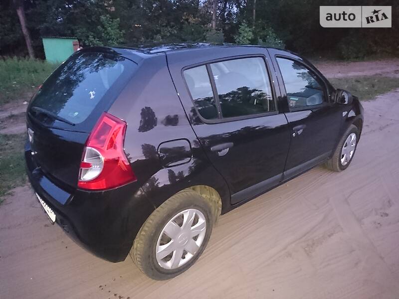 Хетчбек Dacia Sandero 2010 в Полтаві