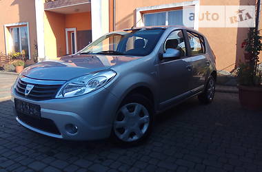 Хэтчбек Dacia Sandero 2009 в Самборе