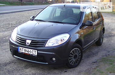 Хэтчбек Dacia Sandero 2009 в Ивано-Франковске