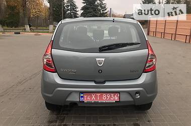 Хэтчбек Dacia Sandero 2009 в Дубно