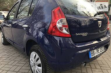 Хэтчбек Dacia Sandero 2009 в Дрогобыче