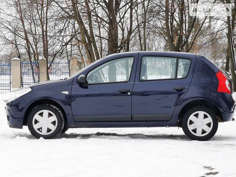 Хетчбек Dacia Sandero 2009 в Золочеві