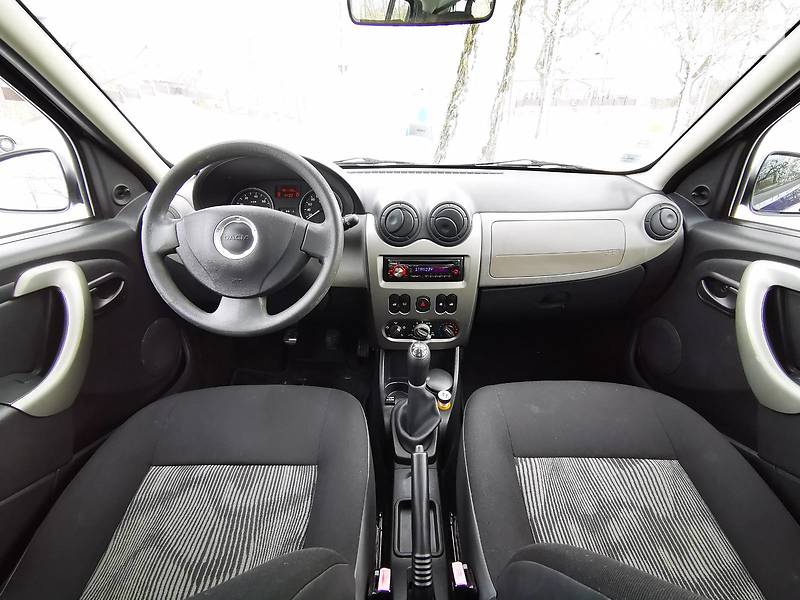 Хетчбек Dacia Sandero 2009 в Золочеві