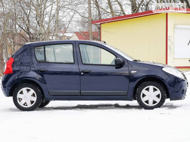 Хетчбек Dacia Sandero 2009 в Золочеві
