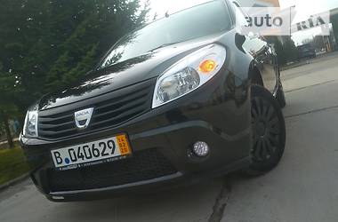 Хэтчбек Dacia Sandero 2009 в Самборе