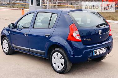 Хэтчбек Dacia Sandero 2009 в Кропивницком