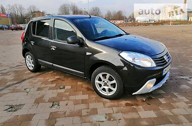 Хэтчбек Dacia Sandero 2010 в Житомире