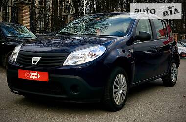 Хэтчбек Dacia Sandero 2010 в Киеве