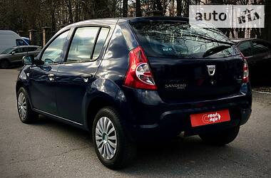 Хэтчбек Dacia Sandero 2010 в Киеве