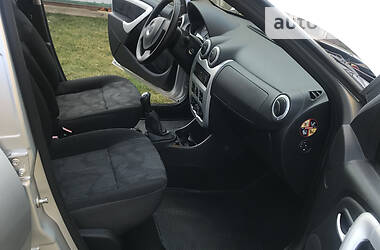 Хетчбек Dacia Sandero 2008 в 
