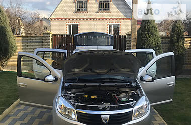 Хетчбек Dacia Sandero 2008 в 