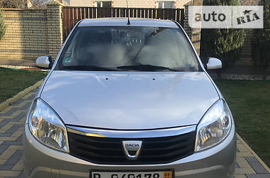 Хетчбек Dacia Sandero 2008 в 