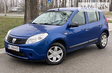 Хетчбек Dacia Sandero 2011 в 