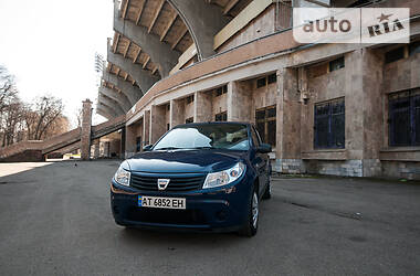 Хетчбек Dacia Sandero 2009 в 