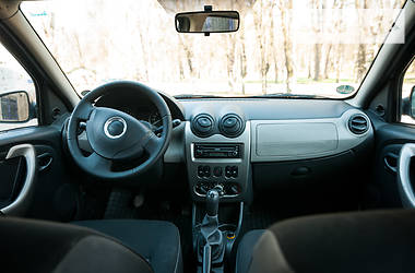 Хетчбек Dacia Sandero 2009 в 