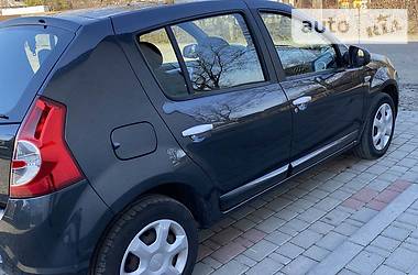 Хетчбек Dacia Sandero 2008 в 