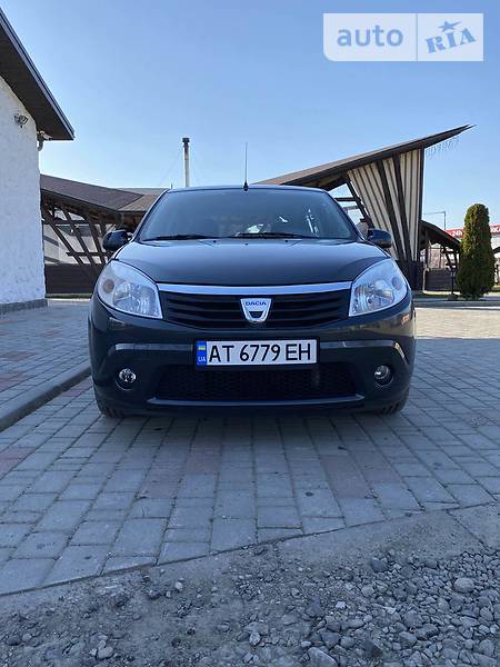 Хетчбек Dacia Sandero 2008 в 