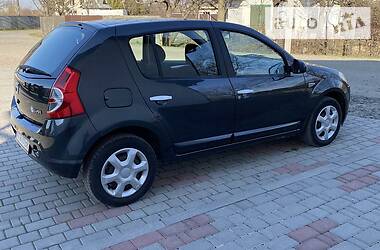 Хетчбек Dacia Sandero 2008 в 