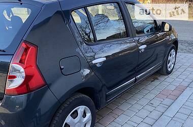 Хетчбек Dacia Sandero 2008 в 