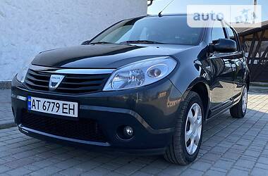 Хетчбек Dacia Sandero 2008 в 