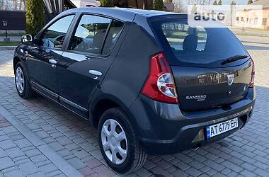 Хетчбек Dacia Sandero 2008 в 