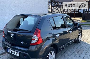 Хетчбек Dacia Sandero 2008 в 