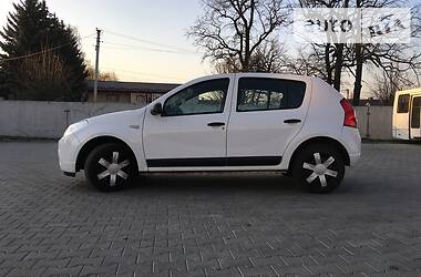 Хетчбек Dacia Sandero 2009 в 
