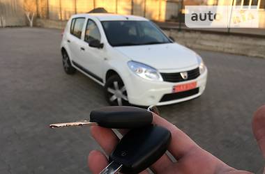 Хетчбек Dacia Sandero 2009 в 