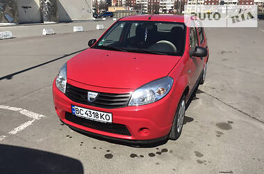Хетчбек Dacia Sandero 2010 в 