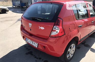 Хетчбек Dacia Sandero 2010 в 