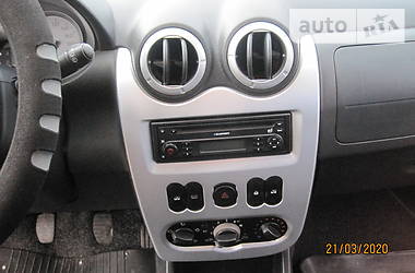 Хетчбек Dacia Sandero 2009 в 