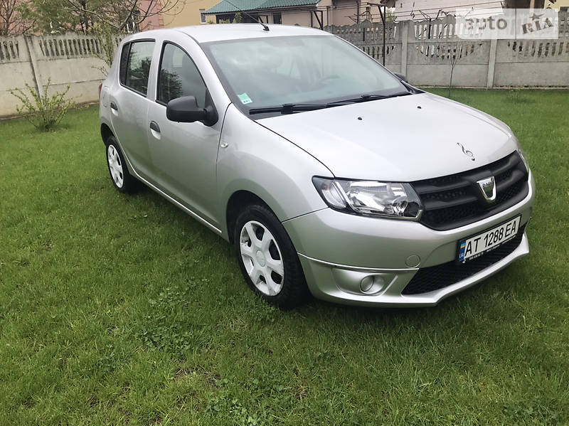 Хэтчбек Dacia Sandero 2016 в Ивано-Франковске