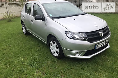 Хетчбек Dacia Sandero 2016 в 