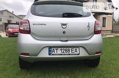 Хетчбек Dacia Sandero 2016 в 