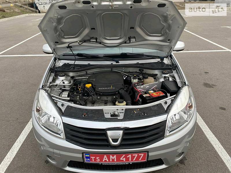 Хетчбек Dacia Sandero 2009 в Києві