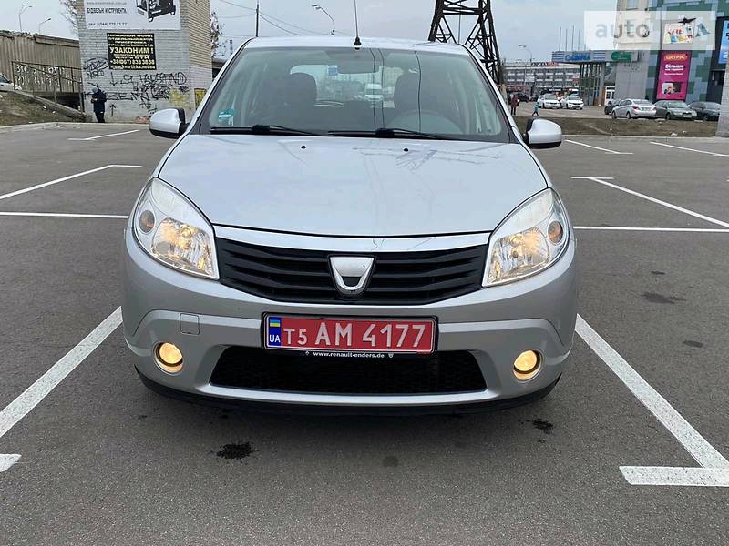 Хетчбек Dacia Sandero 2009 в Києві