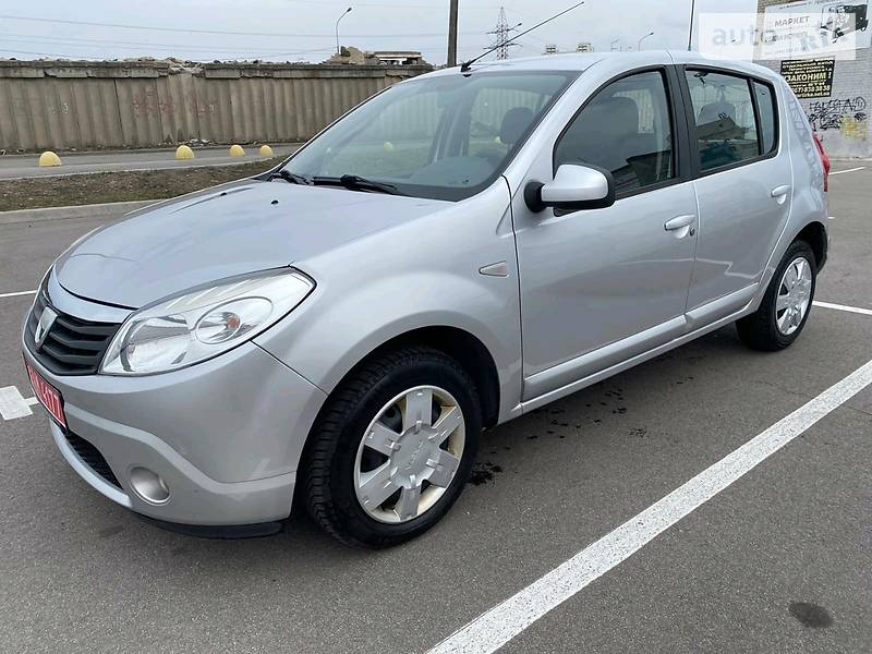 Хетчбек Dacia Sandero 2009 в Києві