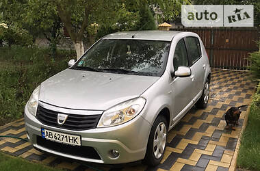 Хетчбек Dacia Sandero 2008 в 