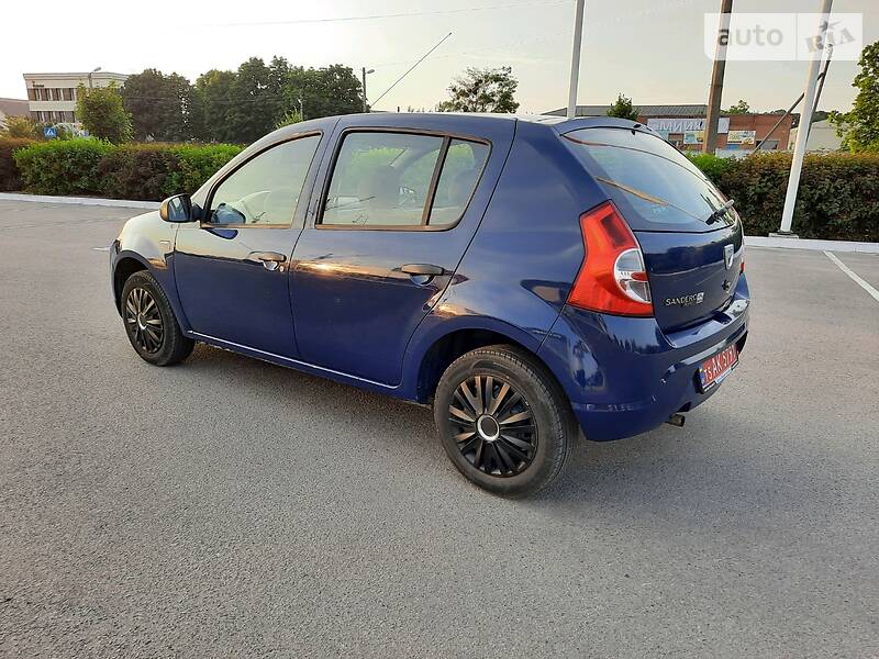 Хетчбек Dacia Sandero 2010 в Полтаві фото 76 Хетчбек Dacia Sandero 2010 в Полтаві