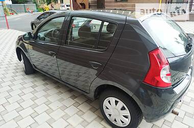 Хэтчбек Dacia Sandero 2010 в Полтаве