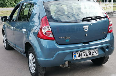 Хэтчбек Dacia Sandero 2009 в Житомире