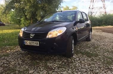 Хетчбек Dacia Sandero 2011 в Дрогобичі