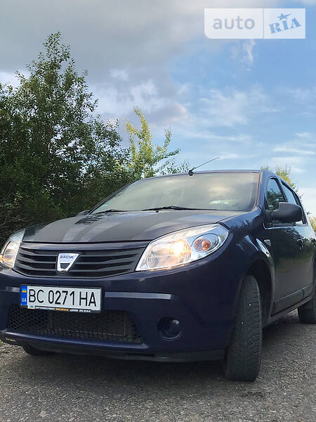 Хетчбек Dacia Sandero 2011 в Дрогобичі