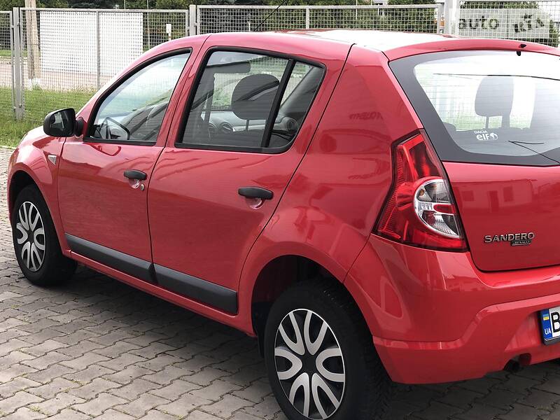 Хэтчбек Dacia Sandero 2009 в Дрогобыче