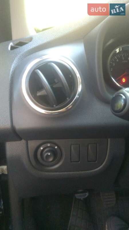 Хетчбек Dacia Sandero 2016 в Львові