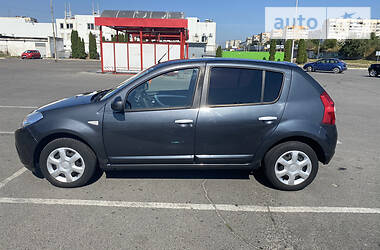 Хэтчбек Dacia Sandero 2008 в Львове